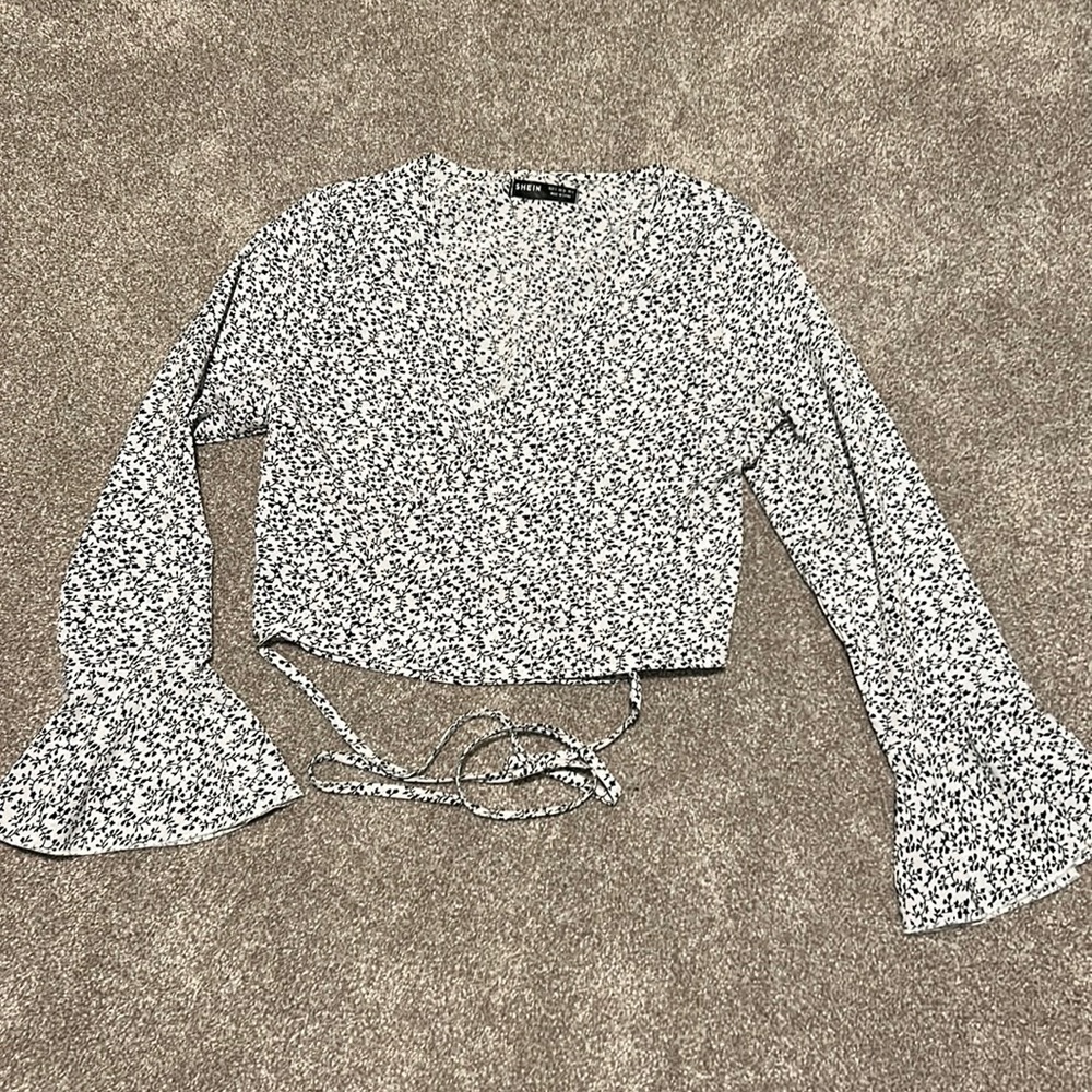 Black and white tie crop top. Size S/4